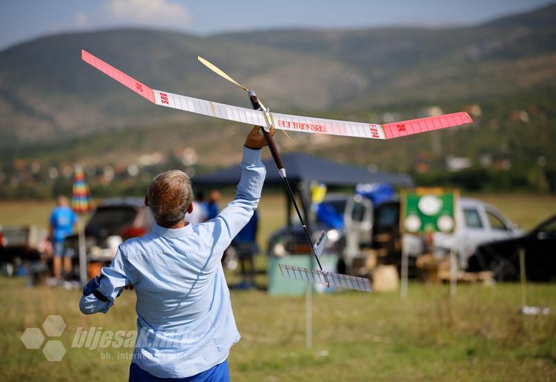 Svjetski kup u Mostaru: Aeromodelari se bore za titulu - Vjetar testirao vještine: Mostar centar aeromodelarstva ovog vikenda