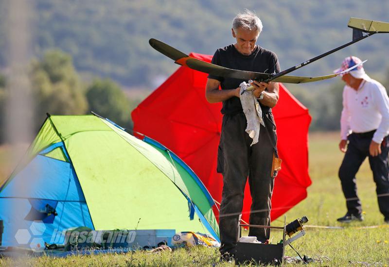 Svjetski kup u Mostaru: Aeromodelari se bore za titulu - Vjetar testirao vještine: Mostar centar aeromodelarstva ovog vikenda