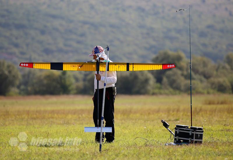 Svjetski kup u Mostaru: Aeromodelari se bore za titulu - Vjetar testirao vještine: Mostar centar aeromodelarstva ovog vikenda