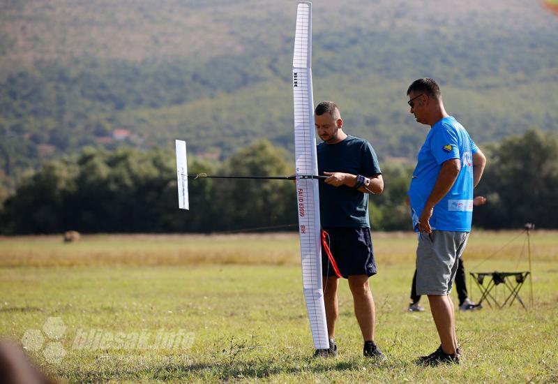 Svjetski kup u Mostaru: Aeromodelari se bore za titulu - Vjetar testirao vještine: Mostar centar aeromodelarstva ovog vikenda