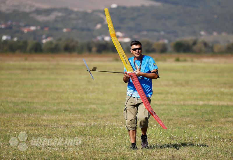 Svjetski kup u Mostaru: Aeromodelari se bore za titulu - Vjetar testirao vještine: Mostar centar aeromodelarstva ovog vikenda