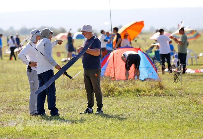 Svjetski kup u Mostaru: Aeromodelari se bore za titulu - Vjetar testirao vještine: Mostar centar aeromodelarstva ovog vikenda