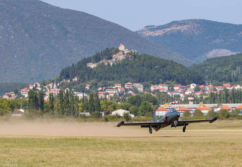 Soko G-2 Galeb - VIDEO | Zrakoplov koji se nekada proizvodio u Mostaru ponovno se vinuo u zrak