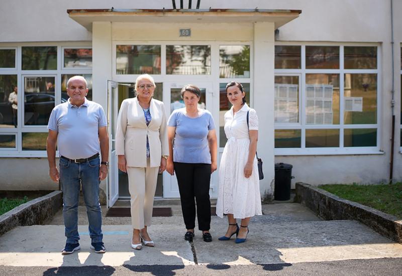 Bradara posjetila Uzdol - Bradara posjetila Uzdol uoči početka školske godine i obljetnice zločina