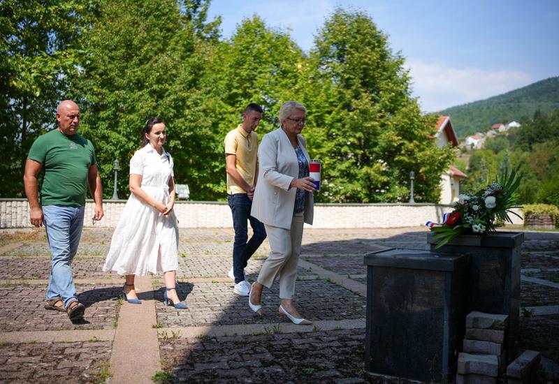 Bradara posjetila Uzdol uoči početka školske godine i obljetnice zločina