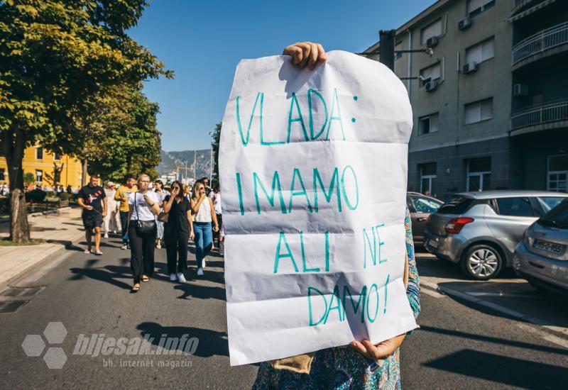 Prosvjed Sindikata osnovnih i srednjih škola u HNŽ-u - Prosvjedna šetnja u Mostaru: 