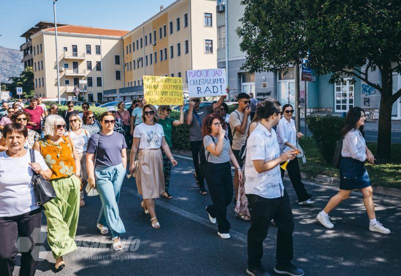 Prosvjed Sindikata osnovnih i srednjih škola u HNŽ-u - Prosvjedna šetnja u Mostaru: 