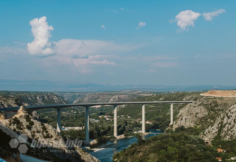 FOTO | Na otvaranju mosta ''Hercegovina'' političari, direktori, zastupnici...