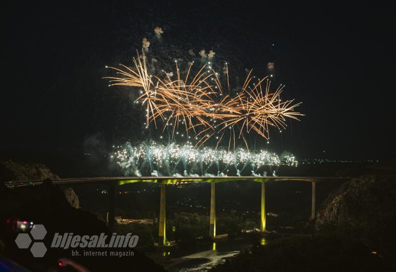 FOTO | Uz vatromet svečano otvoren most ''Hercegovina''