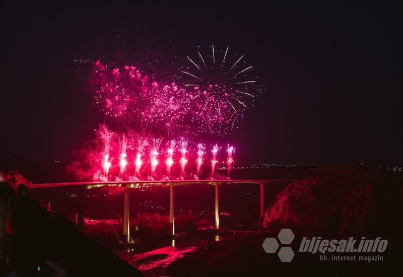 FOTO | Uz vatromet svečano otvoren most ''Hercegovina''