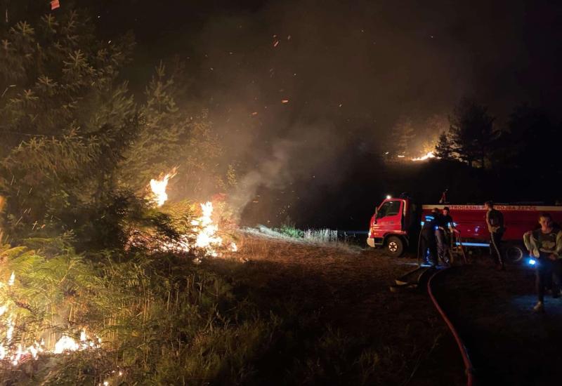 Stravičan požar: Mještani danima gase, vatra stigla do obiteljskih kuća 