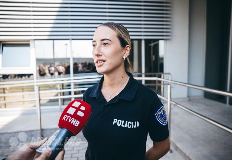  - FOTO GALERIJA | Prisegnuli novi policajci i policajke u HNŽ-u