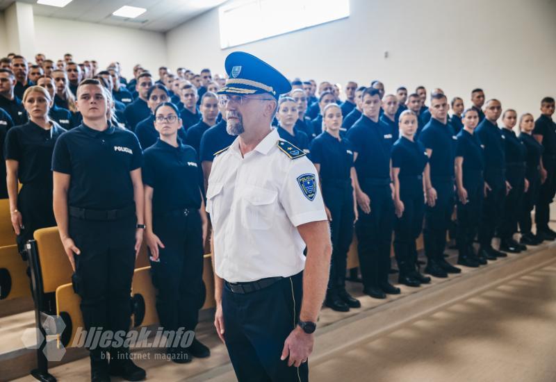 FOTO GALERIJA | Prisegnuli novi policajci i policajke u HNŽ-u