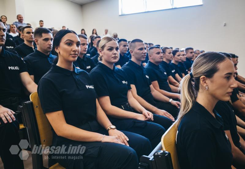 FOTO GALERIJA | Prisegnuli novi policajci i policajke u HNŽ-u