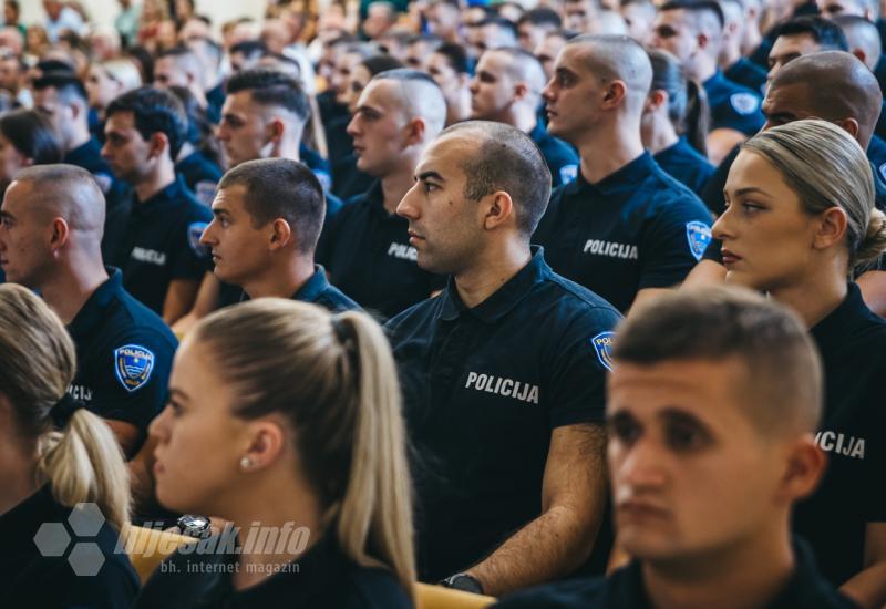 FOTO GALERIJA | Prisegnuli novi policajci i policajke u HNŽ-u