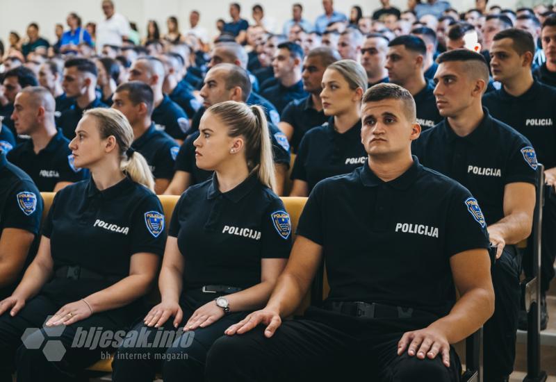 FOTO GALERIJA | Prisegnuli novi policajci i policajke u HNŽ-u