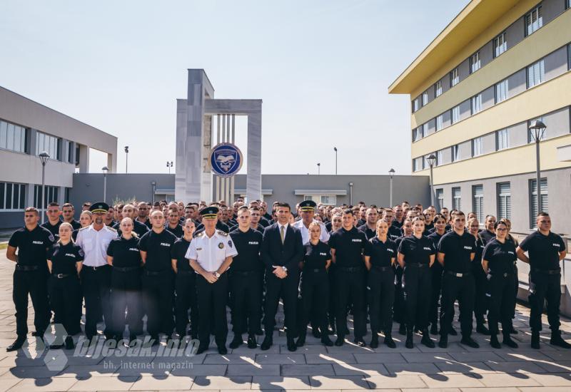 FOTO GALERIJA | Prisegnuli novi policajci i policajke u HNŽ-u