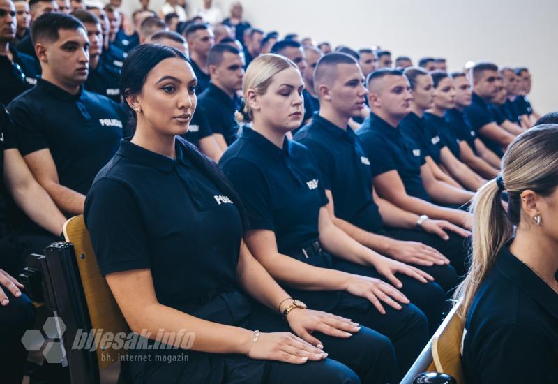 FOTO GALERIJA | Prisegnuli novi policajci i policajke u HNŽ-u