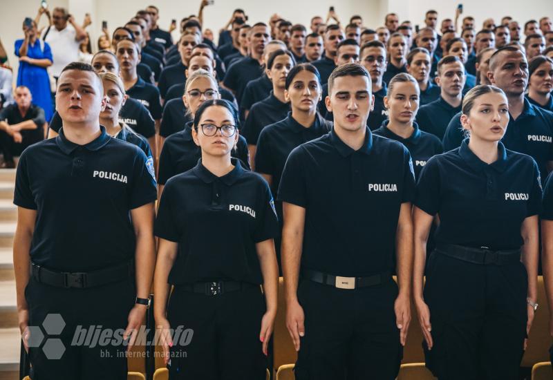 FOTO GALERIJA | Prisegnuli novi policajci i policajke u HNŽ-u