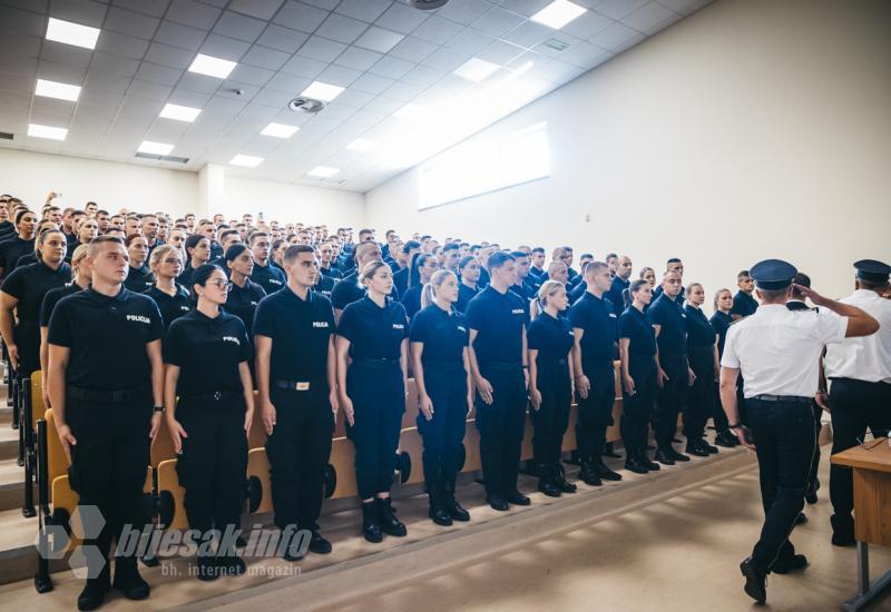 FOTO GALERIJA | Prisegnuli novi policajci i policajke u HNŽ-u