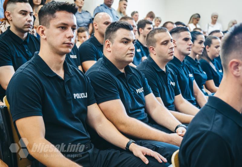 FOTO GALERIJA | Prisegnuli novi policajci i policajke u HNŽ-u