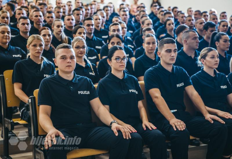 FOTO GALERIJA | Prisegnuli novi policajci i policajke u HNŽ-u