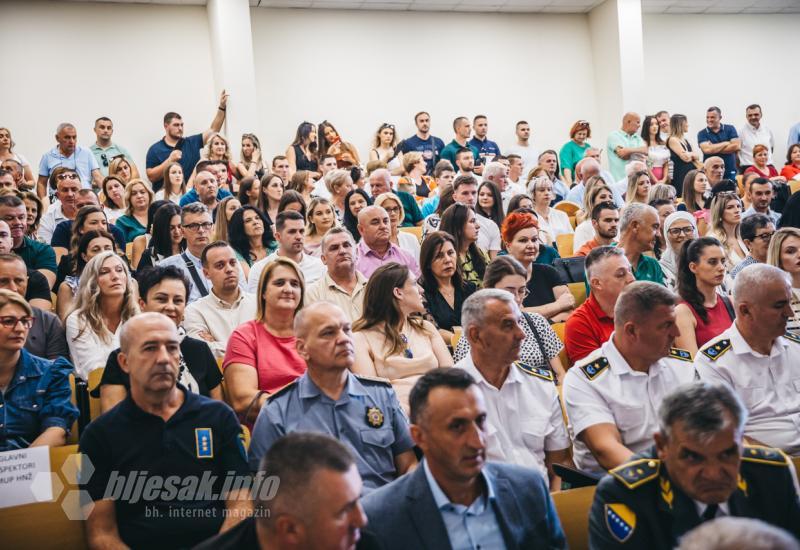 FOTO GALERIJA | Prisegnuli novi policajci i policajke u HNŽ-u