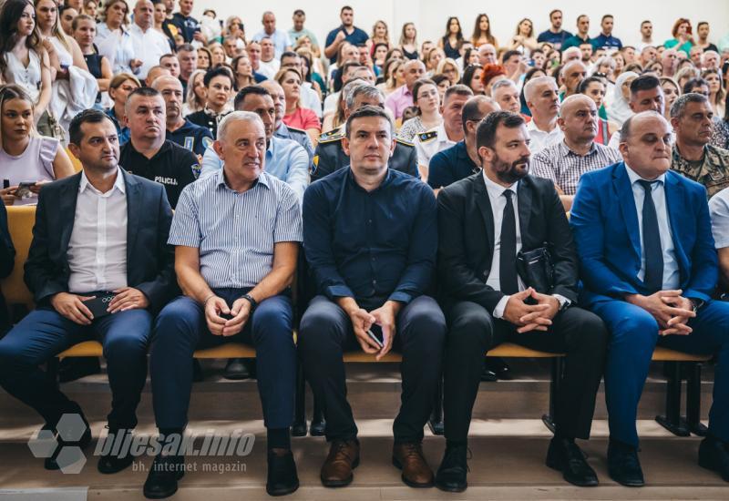 FOTO GALERIJA | Prisegnuli novi policajci i policajke u HNŽ-u