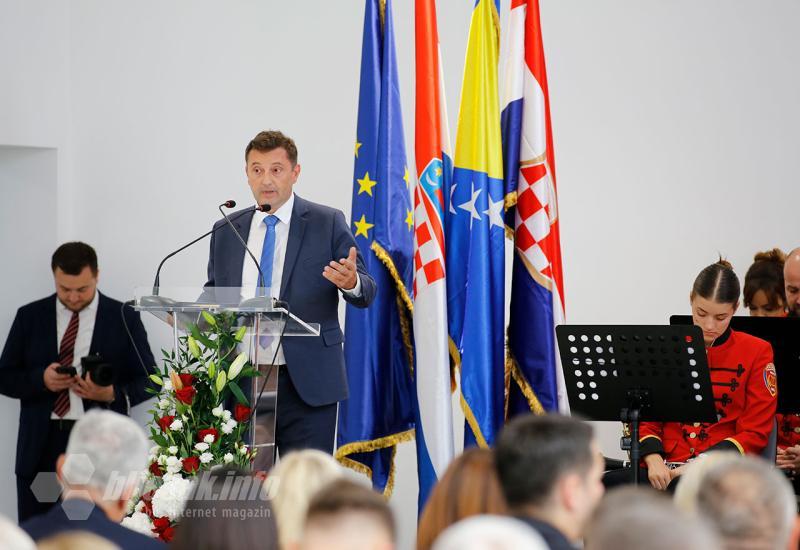 Mario Kordić prilikom obraćanja nazočnima - Plenković u Mostaru: RH je u projekte u BiH investirala više od 340 milijuna eura