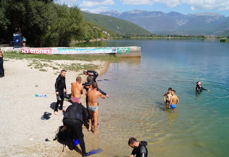 U subotu su članovi i volonteri Ronilačkog kluba Mostar očistili veliki dio mostarskih plaža na Mostarkom jezeru - Očišćen velik dio plaža na Mostarskom jezeru