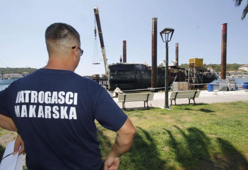 Širokobriješki poduzetnik kojemu je izgorjela jahta odužio se makarskim vatrogascima