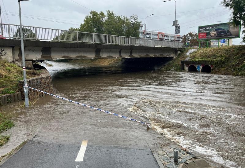 VIDEO | Teške poplave u Češkoj, Poljskoj i Rumunjskoj gdje je poginulo pet ljudi