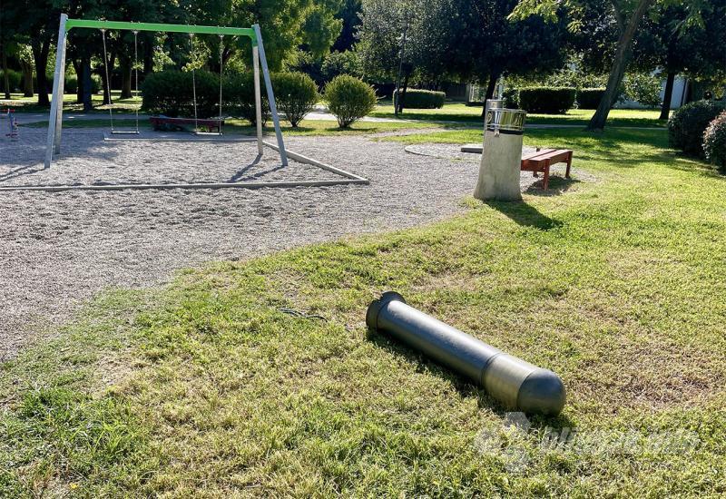 Park u Mostaru: Izbori će, popravite nam igračke