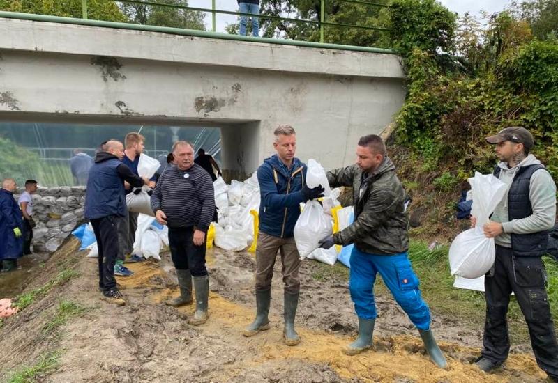 Pripreme za poplave - Budimpešti se približava najveća poplava desetljeća