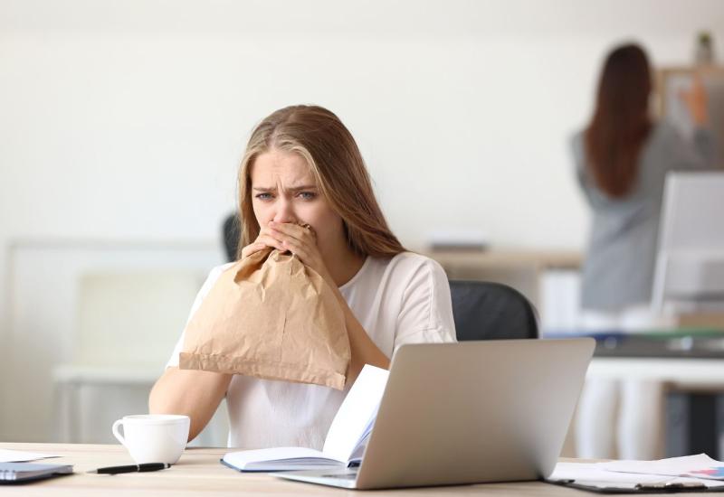 Kako izgleda napad panike? 12 simptoma koje ne smijete zanemariti