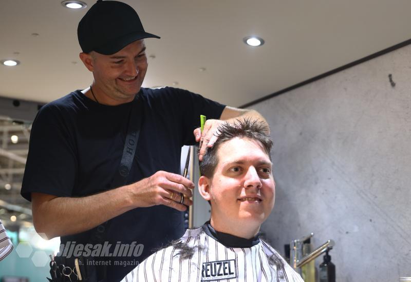 Barber shop na točkovima: Pogledajte mobilni frizerski salon 