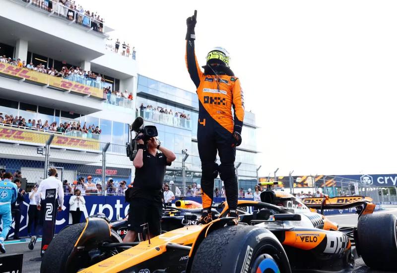 Lando Norris nastavlja u dobrom ritmu, novi pole u Singapuru 