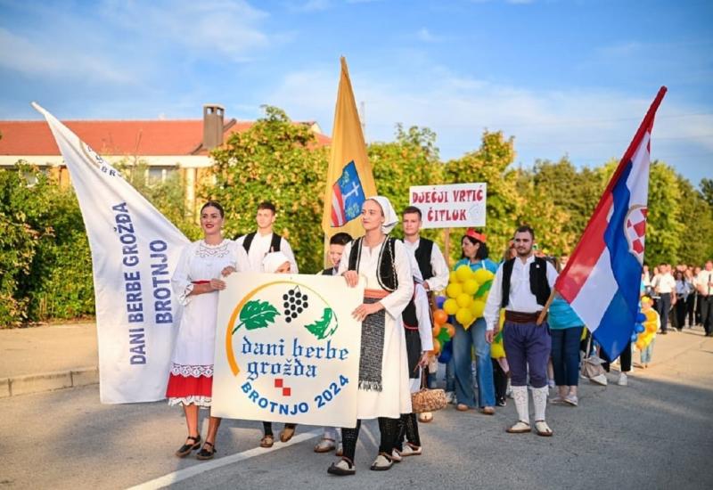 FOTO | Svečano u Čitluku: Održana 69. manifestacija ''Dani berbe grožđa''