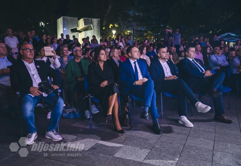 FOTO | Tamburaški orkestar Mostar poklonio sugrađanima koncert za pamćenje