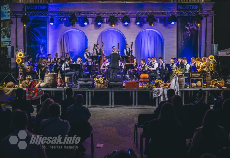 FOTO | Tamburaški orkestar Mostar poklonio sugrađanima koncert za pamćenje