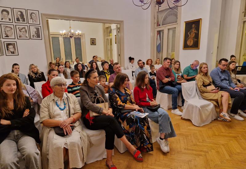 Mostarka predstavila zbirku poezije u Zagrebu: Umjetnost nam pomaže pri pronalasku izlaza i njome iskoračujemo naprijed