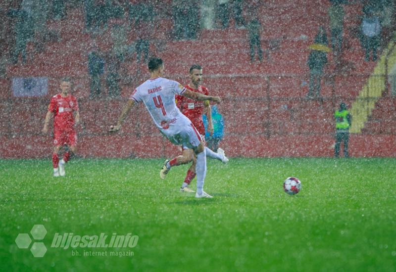 Kiša pokvarila derbi: Zrinjski slavio na potopljenom Veležovom terenu