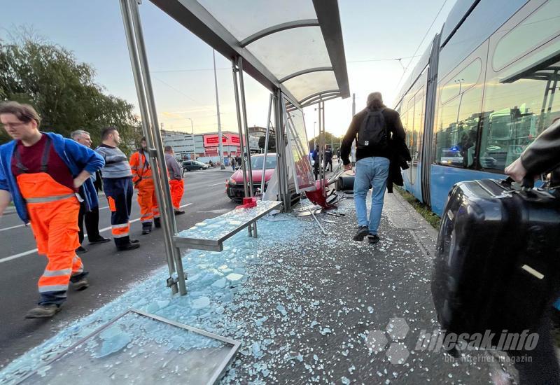 Prometna nesreća u Zagrebu: Vozač "pokosio" tramvajsku stanicu