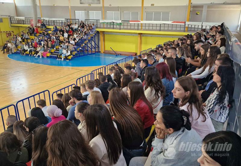 Univerzitet Džemal Bijedić - Održan 'Brucoški sat'