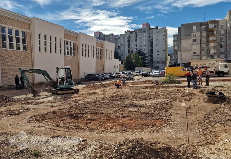 FOTO | Bageri na terenu - radovi na izgradnji parkirališta u Centru 2