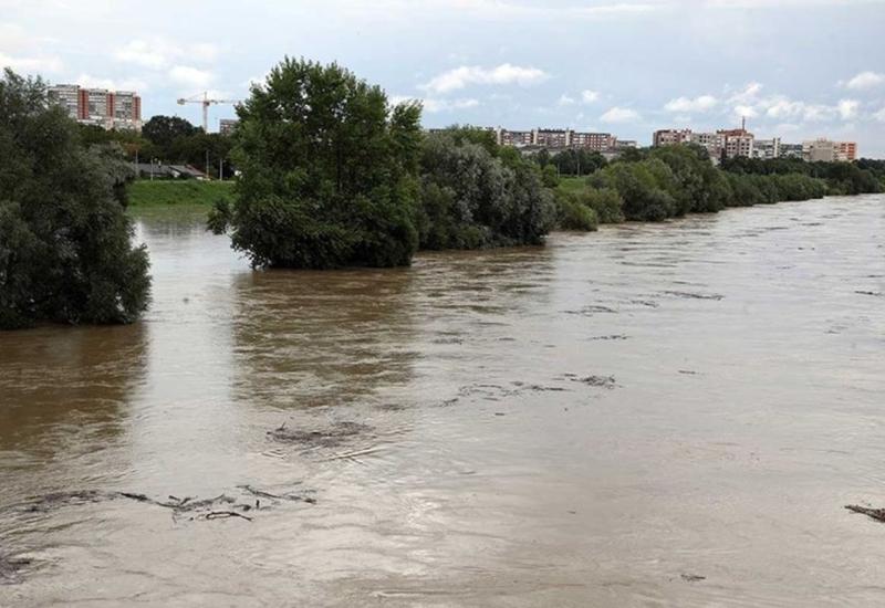 Sava se izlila iz korita u Zagrebu, vodostaji u porastu 