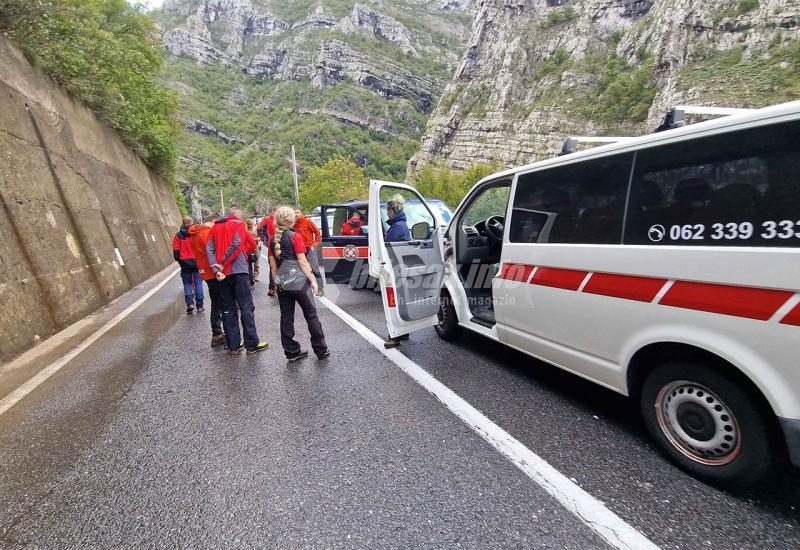 FOTO/VIDEO | Bljesak.info na terenu: Organiziraju se službe u Komadinovom Vrelu