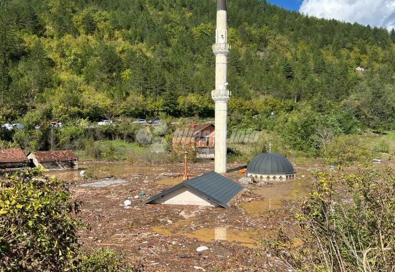 FOTO / VIDEO Potpuno potopljena džamija u Donjoj Jablanici