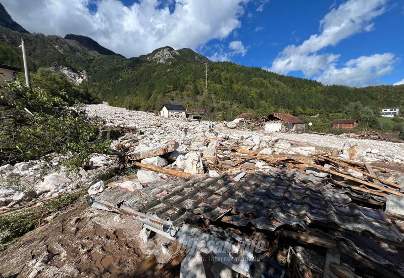 Susret u Jablanici od kojeg srce staje: Dječak je na ruševinama tražio prijatelja…