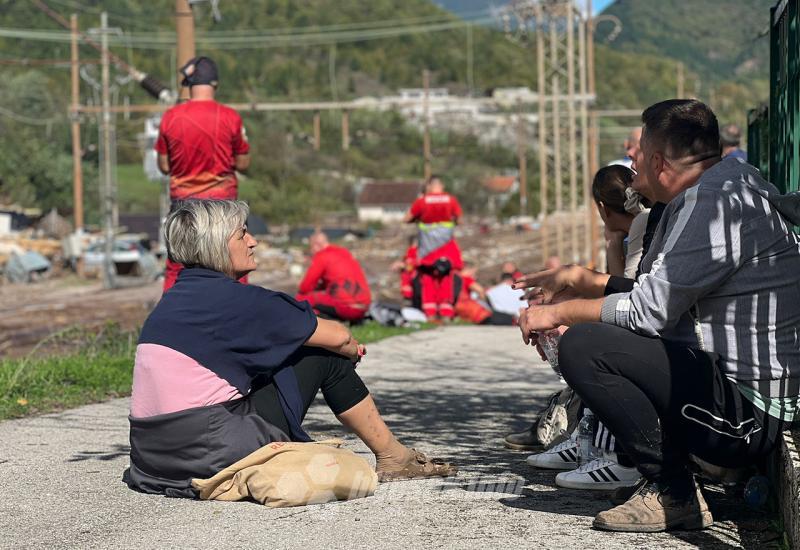 Osigurani kreveti u sportskoj dvorani u Jablanici i građani nude pomoć